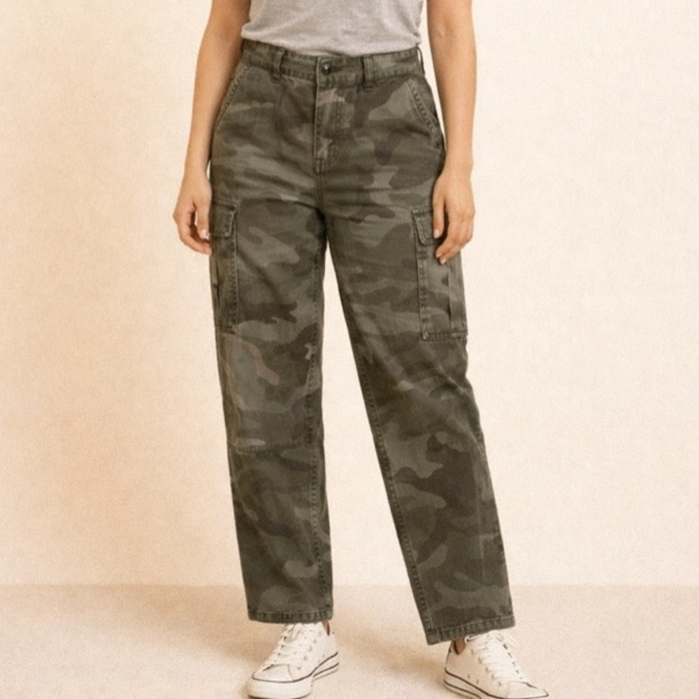 Abercrombie & Fitch Camo Cargo Pants Size 2‎ Slim Boyfriend